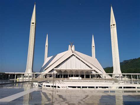  Faisal Mosque: Kairon Suuri ja Upea Moskeija!